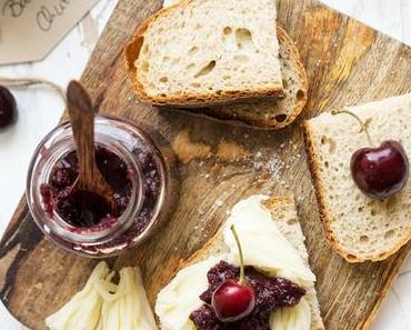 Kirsch-Balsamico-Chutney zu Tête de Moine AOP