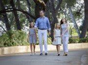 “Familie König” posiert für die Presse