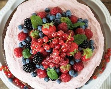 Beeren-Brownie-Torte mit Fruchtsahne