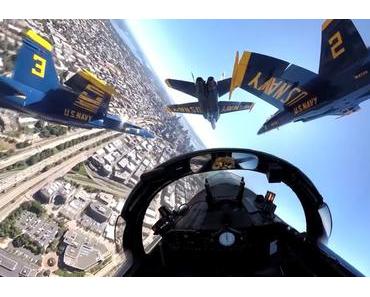 Mit den US Navy Blue Angels über Seattle fliegen