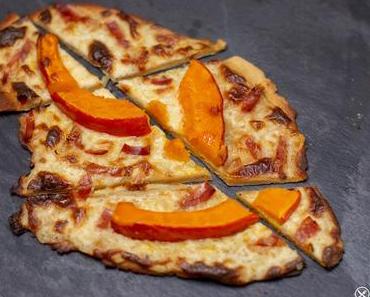 Maisflammkuchen mit Ofen-Kürbis und Südtiroler Speck