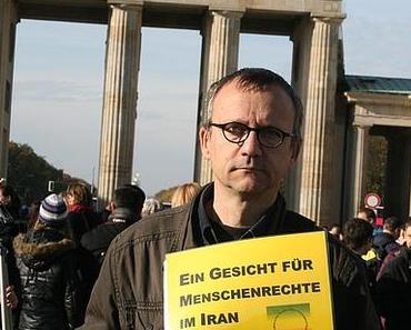 Aktion am Brandenburger Tor/Berlin am Samstag, 30.Oktober 2010: Ein Gesicht für Menschenrechte im Iran