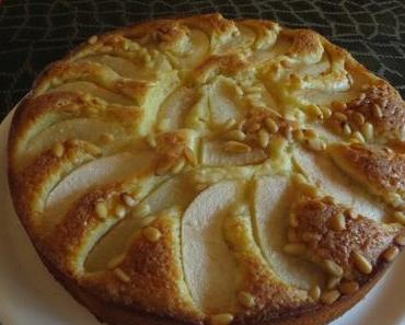 Birnenkuchen mit Zitronen und Pinienkernen