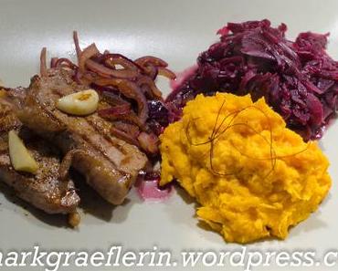 Wildschweinsteak mit Rotkraut und Süßkartoffelstampf zum Hubertustag