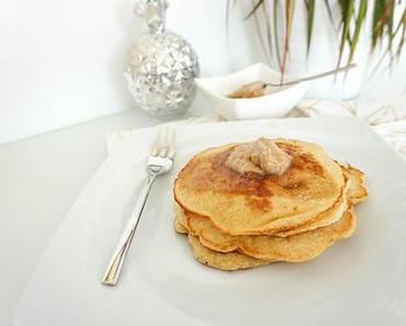Pancakes mit Ahornsirup-Zimt-Butter