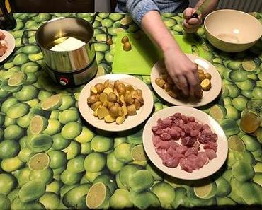 Vorbereitungen für Fondue #foodporn #fondue #nye #food – via Instagram