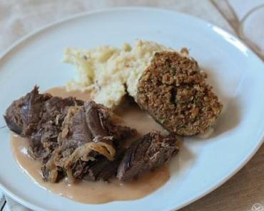 Sous-vide Rehsauerbraten an Vollkorn-Serviettenknödel und Blumenkohl-Birnenpüree