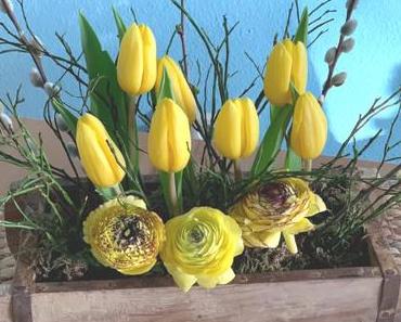 Friday-Flowerday – oder – Von Tulpen, Ranunkeln, Zweigen und Schäfchen