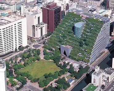 ACROS: begrünte Pyramide in Japan