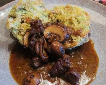 Wasserbüffelgulasch mit Champignons