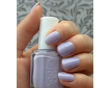 Lackiert: essie Lilacism