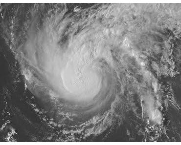 KATIA vorübergehend wieder kein Hurrikan mehr und bald von LEE abhängig