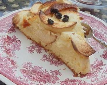 APFELKUCHEN MIT HONIG UND ROSINEN