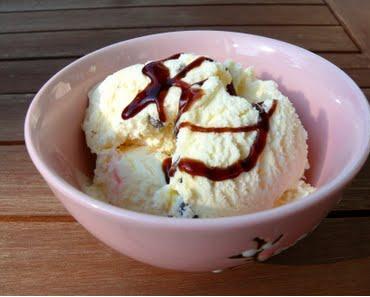 Roseneis mit Aceto Balsamico