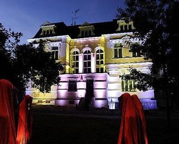 "Inseln des Lichts" - Lichtkunst im Dunkel des Stadtparks von Wolfgang Flammersfeld, Reinhard M. Görs, Manfred Kielnhofer, Christoph Luckeneder, Erwin Otte und Rainer Plum Beitrag des Kunstvereins zum Stadtjubiläum 700 Jahre+ Grevenbroich