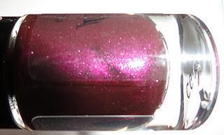 [Swatch] Nail Polish "True Love" Vampire`s Love LE von essence