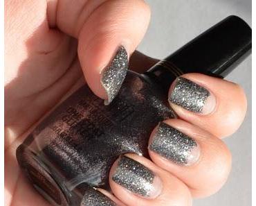 Half Moon Manicure: Milani (One Coat Glitter) - 522 Silver Dazzle