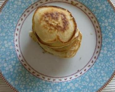 Mein Sonntagssüß: Pancakes mit Banane und Ahornsirup