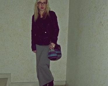 Let me see your nails.