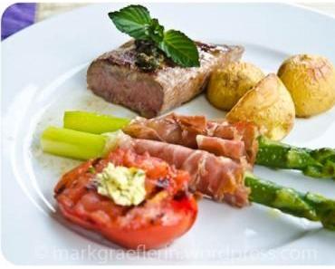 Grillen und Grillieren (3) – Lamm aus der Grillpfanne mit grünen Schinkenspargeln und “Roast Country Potatoes”