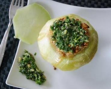 Gefüllter Kohlrabi mit Kräuter-Knoblauch-Pesto / Stuffed kohlrabi with herb-garlic-pesto