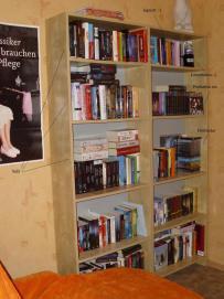 Ein Buchregal erzählt….