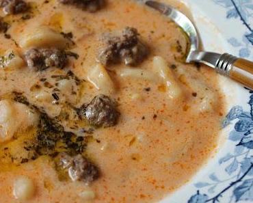 Boulettensuppe mit Teigteilchen (Köfteli Hamurlu Corba)