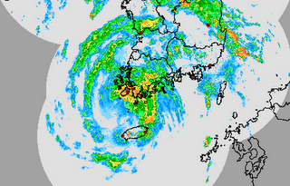 Tropischer Sturm KHANUN kommt in Südkorea an