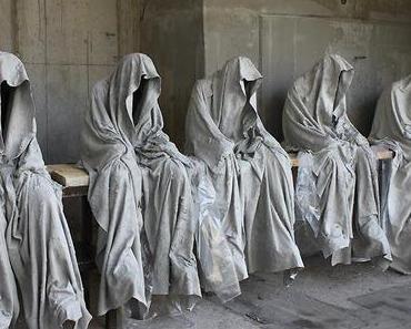 A new Facebook / Sculpture record 535 share it and 1366 like it for the Time guards by Manfred Kielnhofer