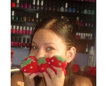 Erdbeeren aufm Kopf und im Gesicht