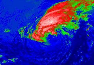 Tropischer Sturm NADINE belagert Azoren weiterhin