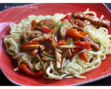 Wokgemüse mit Fisch & Peking-Duck-Soße