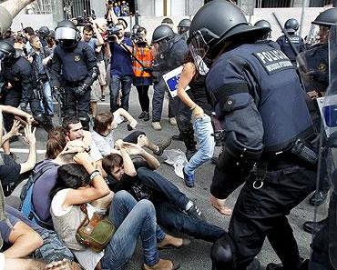 Madrider Regierung begnadigt Prügelpolizisten zum zweiten Mal