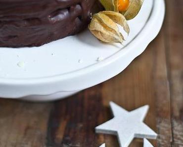 Have yourself a merry little Christmas Cake