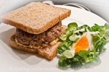 Backpause: Burger-Sandwich mit Feldsalat und Ei