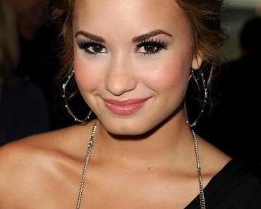 Demi Lovato: Schlug sie eine Tänzerin u. ist sie deshalb in einer Klinik?