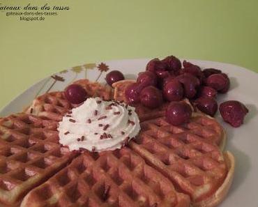 Waffeln mit Sauerkirschen