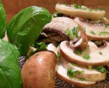 Salat von frischen Champignons