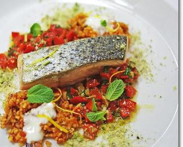Lachs, Paprikasalsa und Bulgur