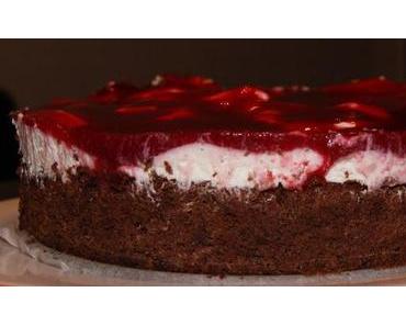 Perfekt zum Osterkaffee: Brownietorte mit Himbeeren