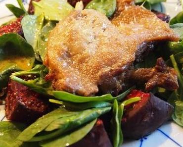 Linsen-Spinat Salat mit rote Beete und Confit de Canard