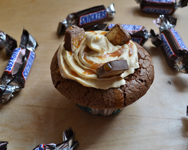 #48 {Snickers Cupcakes}