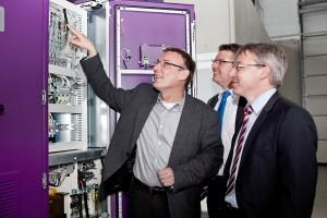 Erster kommerzieller Batteriepark zur Sicherung der Netzstabilität wird Mitte 2014 in Betrieb gehen