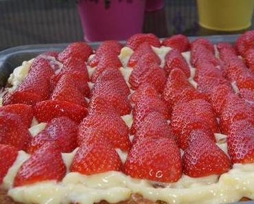 Sonntagsschmaus: Erdbeeren nach "Bienenstich Art"