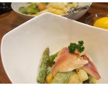 Lauwarmer Spargelsalat mit Estragon-Senf-Dressing und Forelle