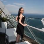 New elegant fashionlook with minidress and platform pumps