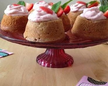 lauscho's kitchen style: strawberry mint cupcakes