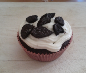 Oreo Cupcakes mit einem leckerem Sahne-Oreo-Topping