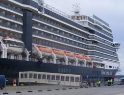 "MS Eurodam" eröffnet neuen Kreuzfahrtschiffsliegeplatz im Kieler Osthafen