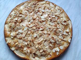 Apfelkuchen mit gerösteten Mandelblättchen